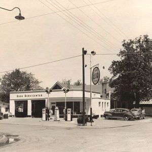 Service station with cars "Esso Service center"