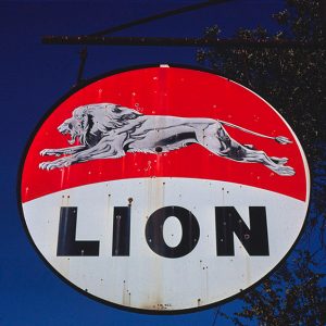 Round hanging "Lion" oil sign