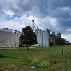 Complex consisting of multiple multistory metal silos