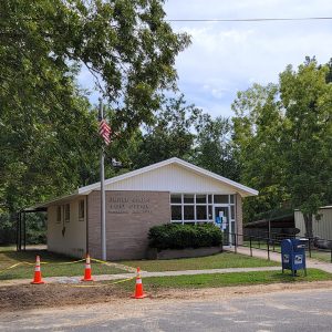 Single story tan brick post office building