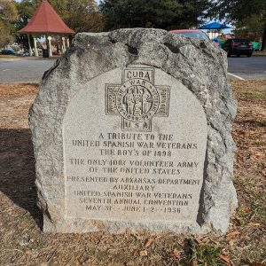 curved stone memorial with information about the United Spanish War Veterans