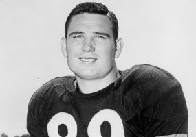 White man in football uniform with number eighty-nine